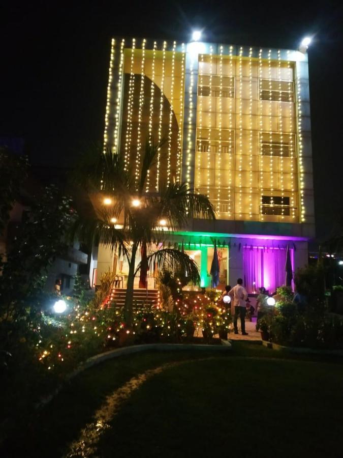 Varanasi Palace Экстерьер фото