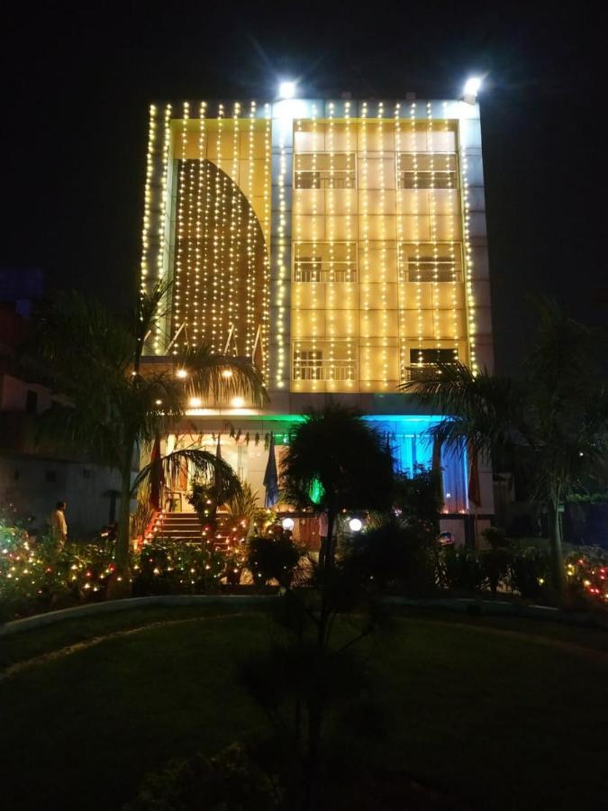 Varanasi Palace Экстерьер фото