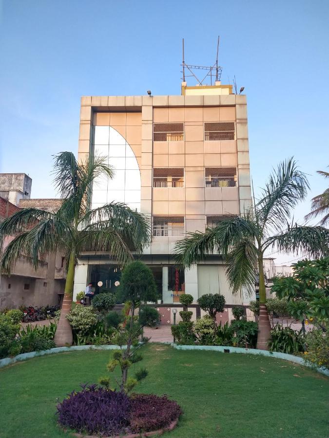 Varanasi Palace Экстерьер фото