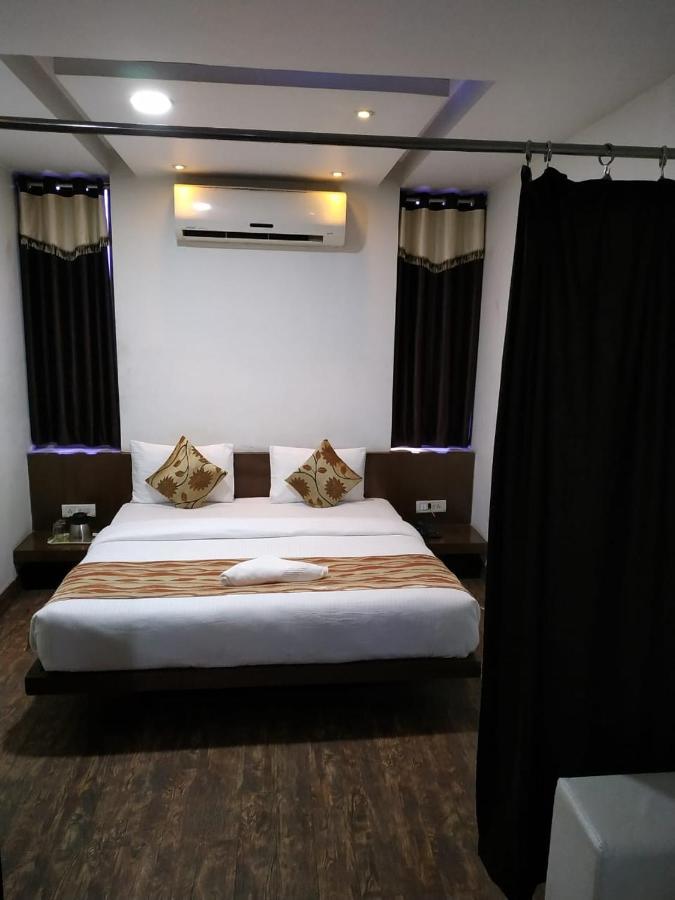 Varanasi Palace Экстерьер фото