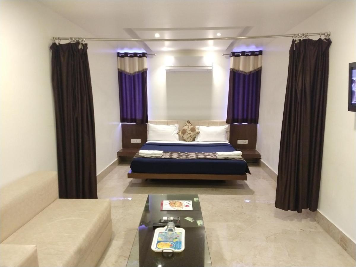 Varanasi Palace Экстерьер фото