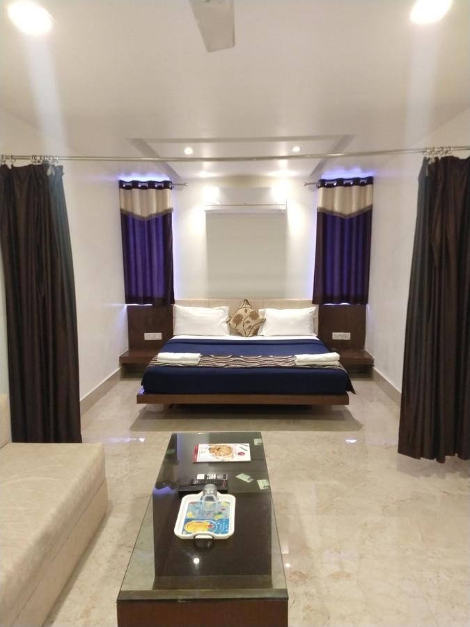 Varanasi Palace Экстерьер фото